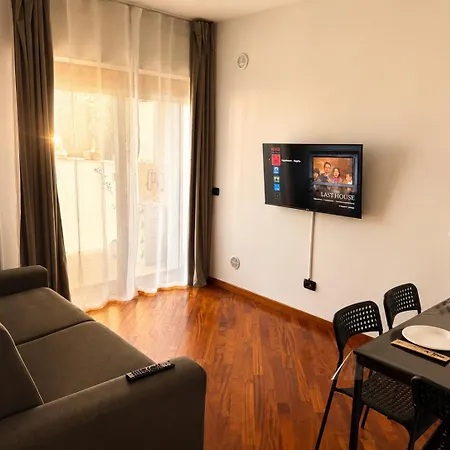 Del Console - Near Bari Airport & Station