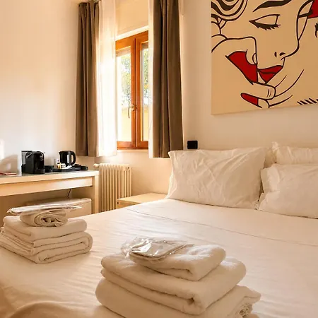 Del Console - Near Bari Airport & Station