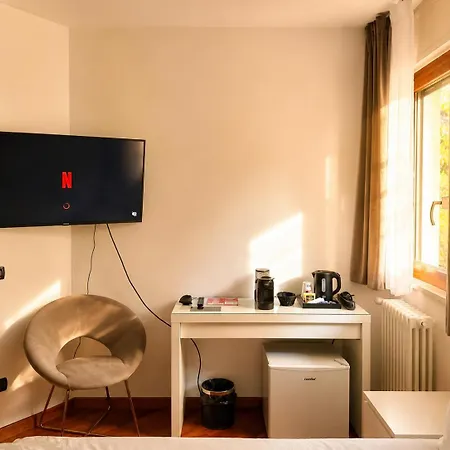 Del Console - Near Bari Airport & Station *