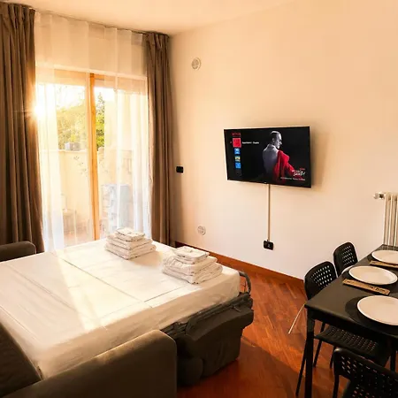 Del Console - Near Bari Airport & Station